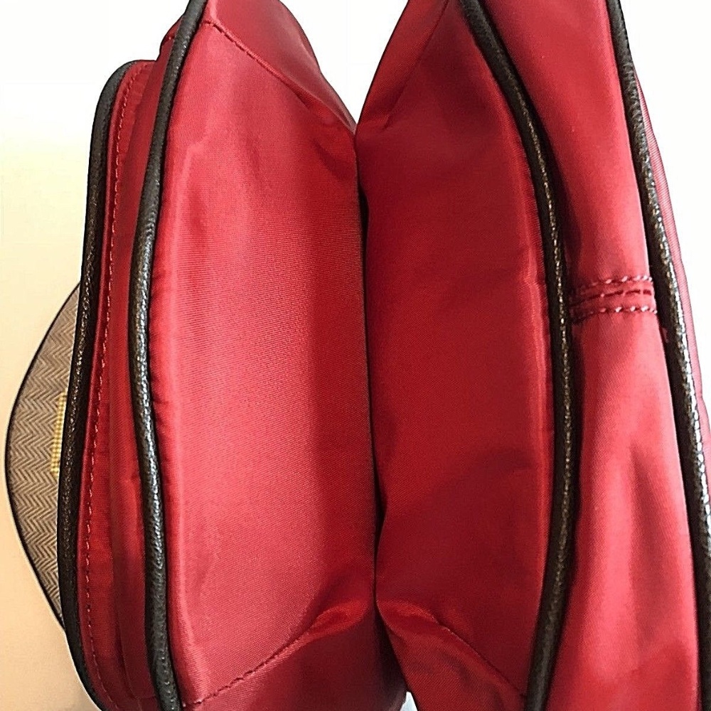🎉 Steve Madden Red Quilted Flapover Hand Bag 🎉 - Picture 7 of 8